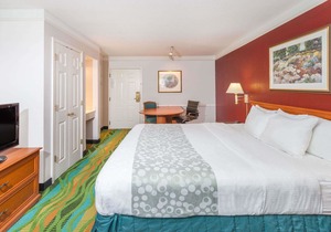 Days Inn & Suites by Wyndham Arlington Heights