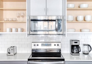 Deluxe Arlington Heights 1BR w/ Gym & W/D, near I-90, by Blueground