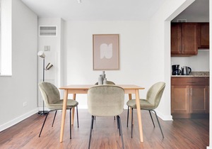 Deluxe Streeterville 1BR w/Gym & Pool, close to Beach, by Blueground