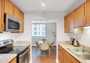 Deluxe Streeterville 1BR w/Gym & Pool, close to Beach, by Blueground