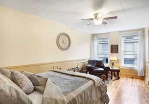 Downtown Galena Spacious Apartment by RedAwning