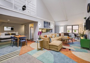 DOWNTOWN PENTHOUSE Vintage Loft #4 +private balcony & gym