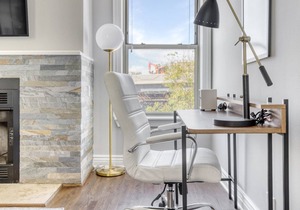 Dreamy Lakeview 2BR w/ Patio, W/D, walk to Wrigley Field, by Blueground