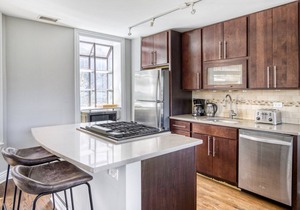 Dreamy Lakeview 2BR w/ Patio, W/D, walk to Wrigley Field, by Blueground
