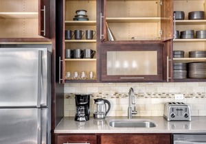 Dreamy Lakeview 2BR w/ Patio, W/D, walk to Wrigley Field, by Blueground