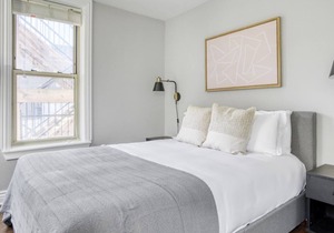 Dreamy Lakeview 2BR w/ Patio, W/D, walk to Wrigley Field, by Blueground