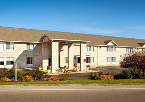 Econo Lodge Inn & Suites