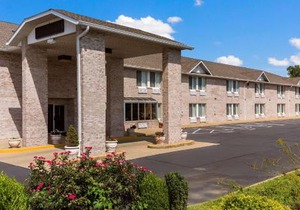 Econo Lodge Inn & Suites Fairview Heights St Louis
