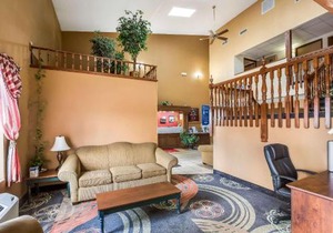 Econo Lodge Inn & Suites Fairview Heights St Louis