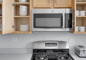 Elegant Evanston 2BR, 1 mile from Northwestern campus, by Blueground