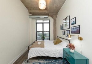 Family Friendly 2BR South Loop Suite with Optional Parking and Gym Access Sleeps up to 8 Near McCormick Place and Soldier Field