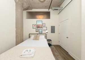 Family Friendly 2BR South Loop Suite with Optional Parking and Gym Access Sleeps up to 8 Near McCormick Place and Soldier Field