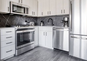 Fantastic Medical District 2BR w/ Gym + W/D, 1 block to L, by Blueground