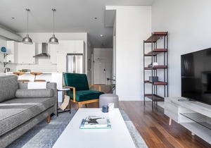 Generous River North 3BR w/Gym, Rooftop, walk to L & Park, by Blueground (ID #CHI324)