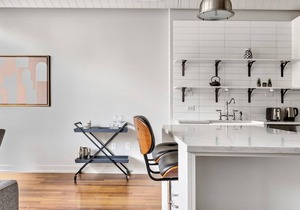 Generous River North 3BR w/Gym, Rooftop, walk to L & Park, by Blueground (ID #CHI324)