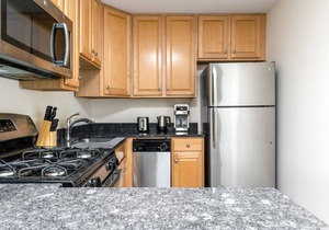 Gorgeous Gold Coast 1BR nr. Mariano Park & Oak St. Beach, by Blueground