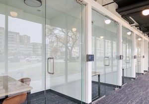 Gorgeous Medical District 1BR w/ Gym + W/D, 1 block to L, by Blueground