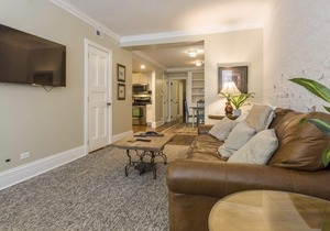 GROUP LUX in Old Town 4bd/3ba (+Rooftop/Parking)
