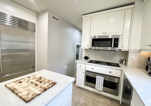 GROUP LUX in Old Town/Gold Coast (+private roof)
