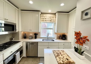 GROUP LUX in Old Town/Gold Coast (+private roof)