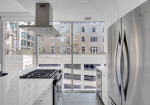 Hip River North 1BR w/Pool + Roof Deck near Mag Mile, by Blueground