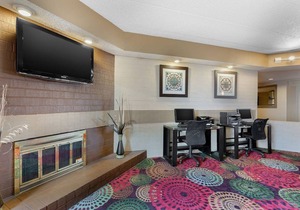 Holiday Inn Express Chicago-Downers Grove, an IHG Hotel