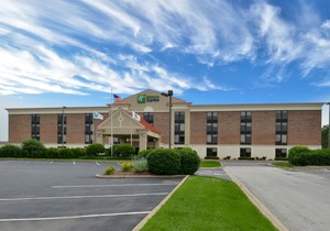 Holiday Inn Express Crestwood, an IHG Hotel