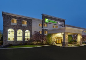 Holiday Inn Express Hotel & Suites Chicago-Libertyville