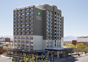 Holiday Inn Express & Suites Chicago North Shore - Niles, an Ihg Hotel