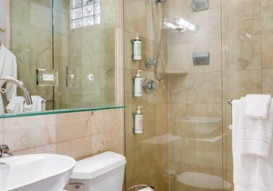 Hotel Quality Meets Local Living 3rd Floor (4 Premium Bedrooms)