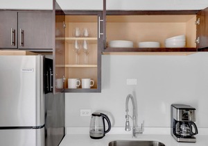 Ideal Edgewater 1BR w/Gym, Deck & Lounge, 5 blocks to L, by Blueground