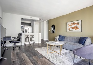 Ideal Gold Coast 1BR w/Gym & Lounge, 1 block to L, by Blueground