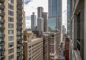 Ideal Gold Coast 1BR w/Gym & Lounge, 1 block to L, by Blueground