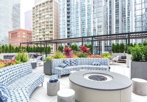 Ideal Gold Coast 1BR w/Gym & Lounge, 1 block to L, by Blueground