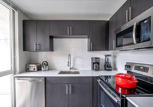 Ideal Gold Coast 2BR, w/Gym, Lounge, W/D, nr Oak Street by Blueground