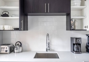 Ideal Gold Coast 2BR, w/Gym, Lounge, W/D, nr Oak Street by Blueground