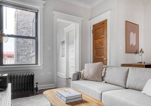 Ideal Lakeview 2BR near Wrigley Field, 1 block to Red Line, by Blueground