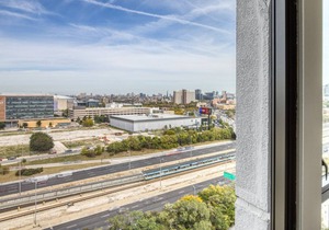 Ideal Medical District 1BR w/ Gym + W/D, 1 block to L, by Blueground