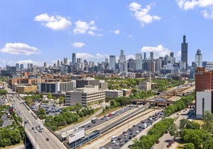 Ideal Medical District 1BR w/ Gym + W/D, 1 block to L, by Blueground