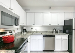 Ideal River North 2BR w/Gym, W/D, near Magnificent Mile, by Blueground
