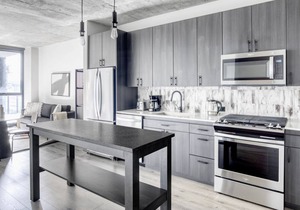 Ideal West Loop 1BR w/ Gym, Pool & Lounge, 2 blocks from L, by Blueground