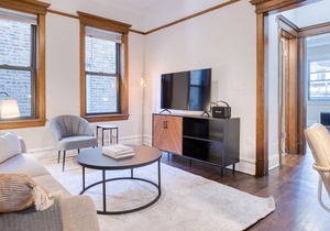 Luxe Lakeview 3BR near Wrigley Field, 1 block to Red Line, by Blueground