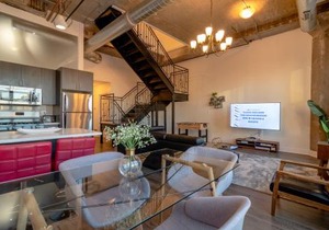 McCormick Place 3BR Luxury Penthouse Duplex with Personal Rooftop and Optional Parking for 8 guests in Chicago South Loop