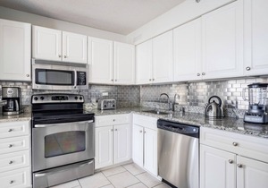 Mod River North 2BR w/Gym, W/D, near Magnificent Mile, by Blueground