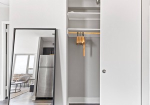 Modern Edgewater 1BR w/Gym, Deck & Lounge, 5 blocks to L, by Blueground