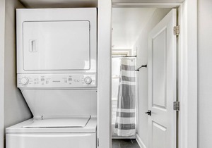 Modern Lakeview 2BR w/ Patio, W/D, walk to Wrigley Field, by Blueground