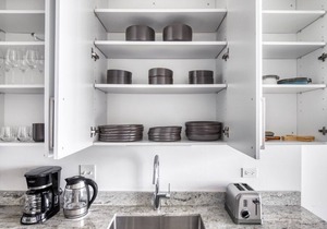 Modern Logan Square 1BR w/Roof Deck & Gym, 1 block to L, by Blueground