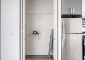 Modern Logan Square 1BR w/Roof Deck & Gym, 1 block to L, by Blueground