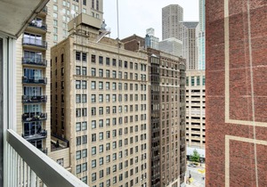 Premium Gold Coast 2BR w/Gym & Lounge, 1 block to L, by Blueground