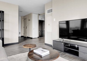 Premium Medical District 2BR w/ Gym + W/D, 1 block to L, by Blueground